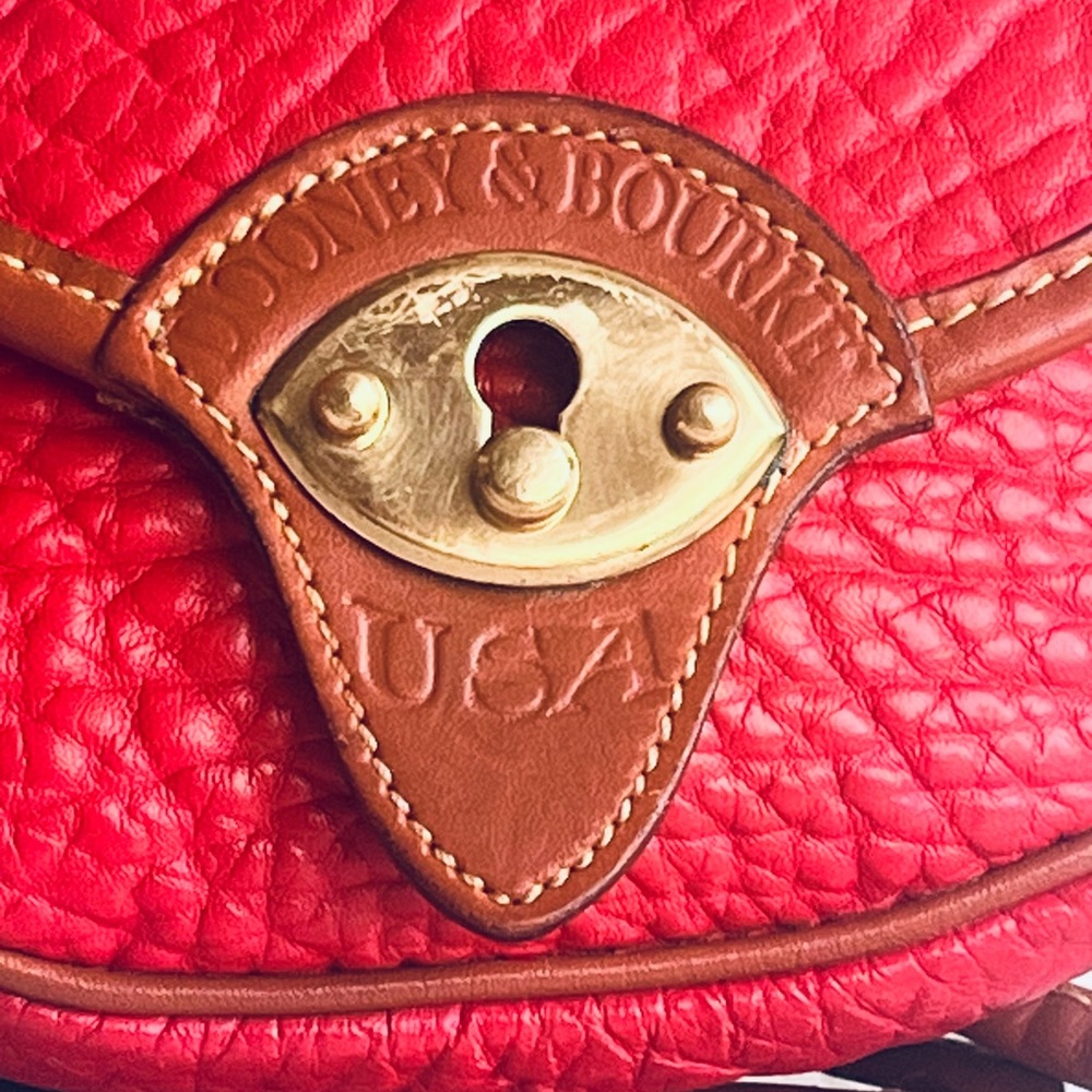 ♦️HOST PICK ♦️VINTAGE DOONEY & BOURKE RED BRITISH TAN CAVALRY SADDLEBAG … - Picture 9 of 16